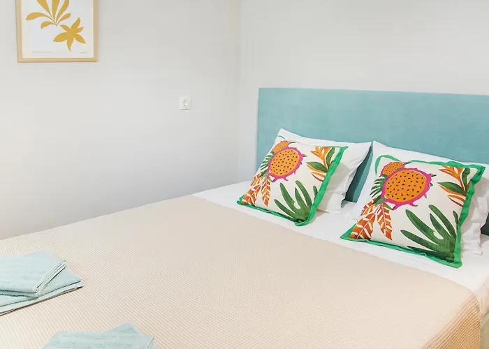 за гости ирис Iris Guest Apartment *